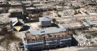Rescatistas buscan entre los escombros víctimas mortales del huracán Michael