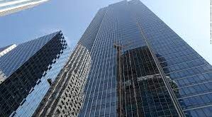 La catástrofe del edificio en Miami genera preocupaciones sobre el hundimiento de la Millennium Tower de San Francisco